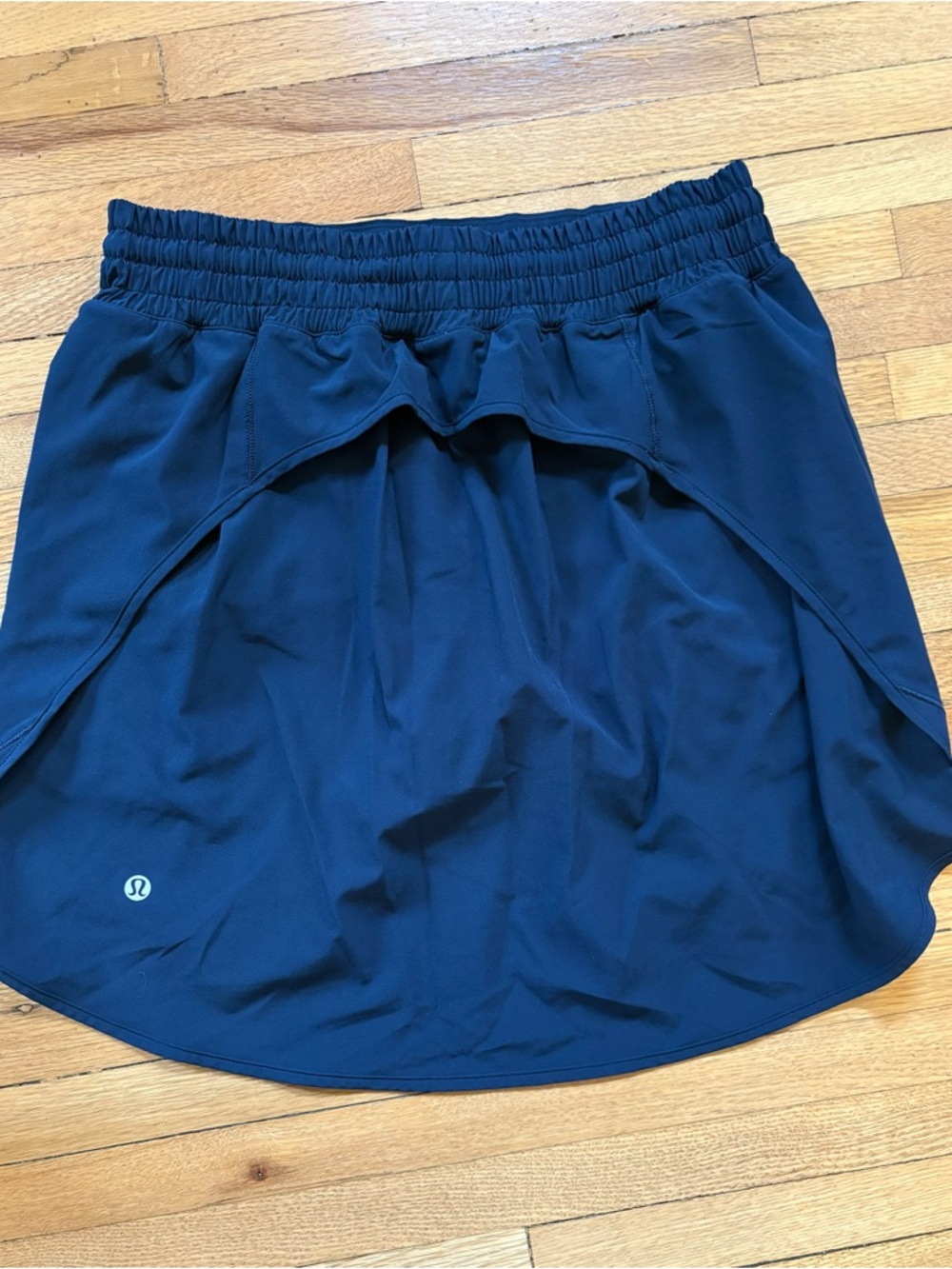 Lululemon Hotty Hot Skort in Navy, size 8 - Picture 2 of 4